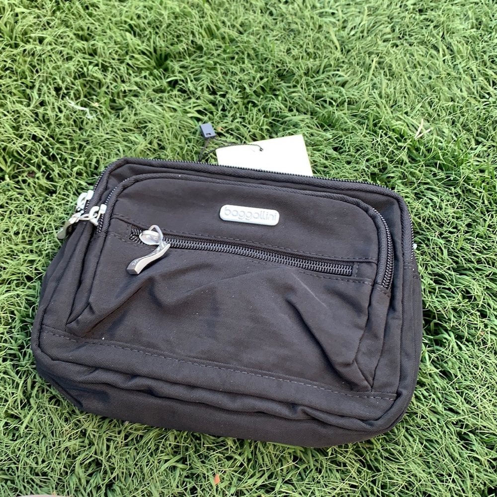 Belt pouch with shoulder strap